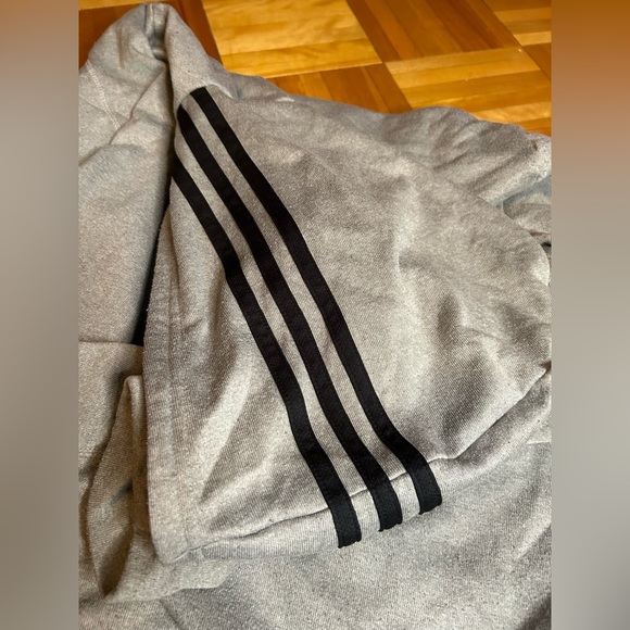 Adidas | Lightweight Response gray long sleeve Hoodie with thumb holes - Picture 3 of 10
